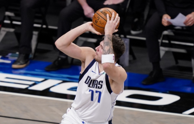  德甲新军圣保利主场首秀爆冷取胜  