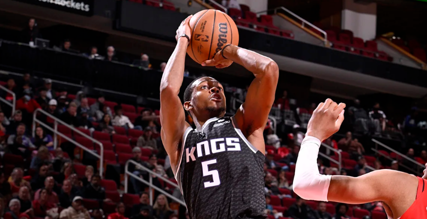  国王福克斯关键抢断助攻，锁定胜局战胜公牛  