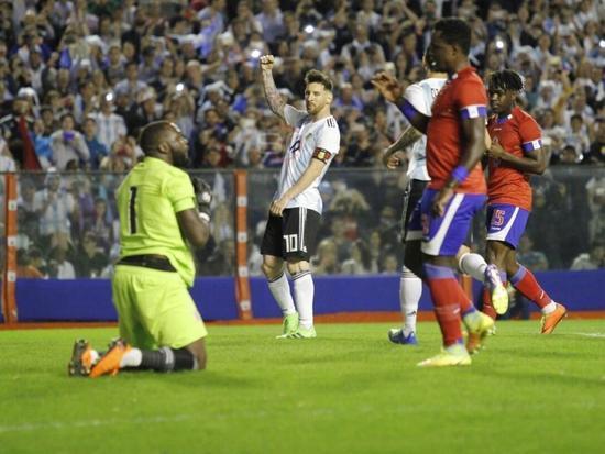  南特前锋帽子戏法，助球队主场大胜副班长