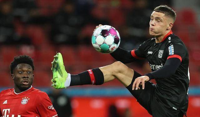  勒沃库森边路传中制胜，头球攻破城池